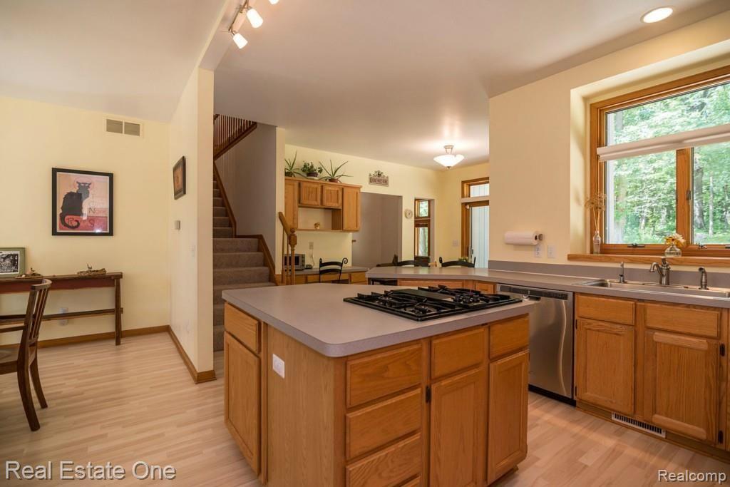 7967 Lee Road Brighton, MI 48116 - Photo 13 of 54 20_18.jpg