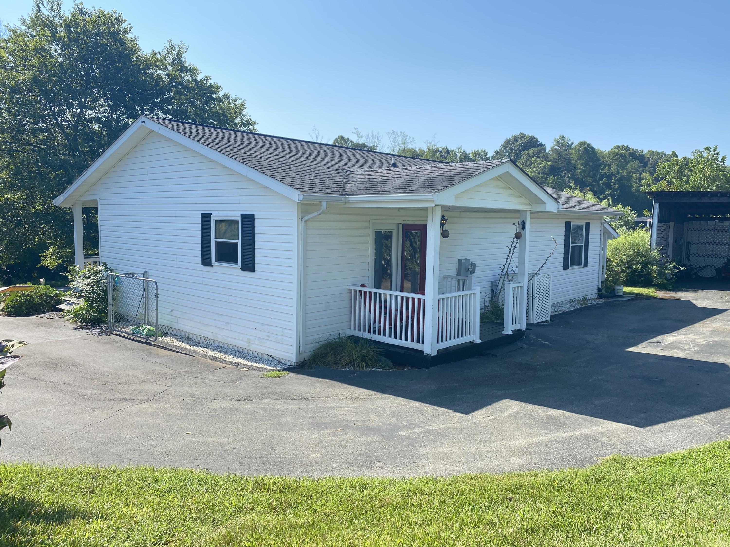 301 Treetop Road Rocky Mount, VA 24151 - Photo 17 of 22 IMG_2029