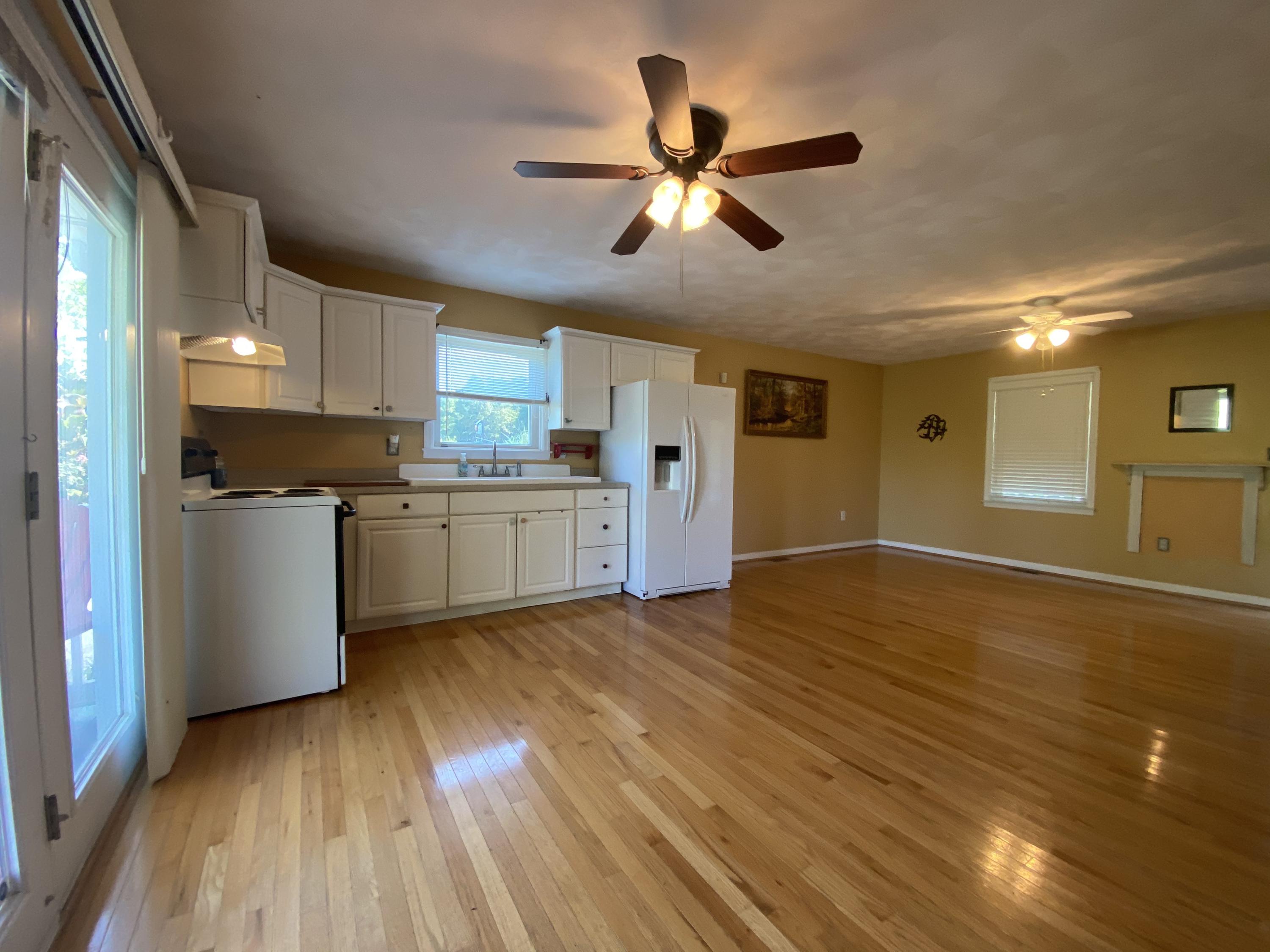 301 Treetop Road Rocky Mount, VA 24151 - Photo 8 of 22 IMG_2017