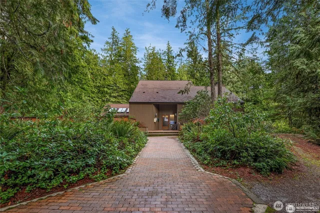 a view of house with yard and trees