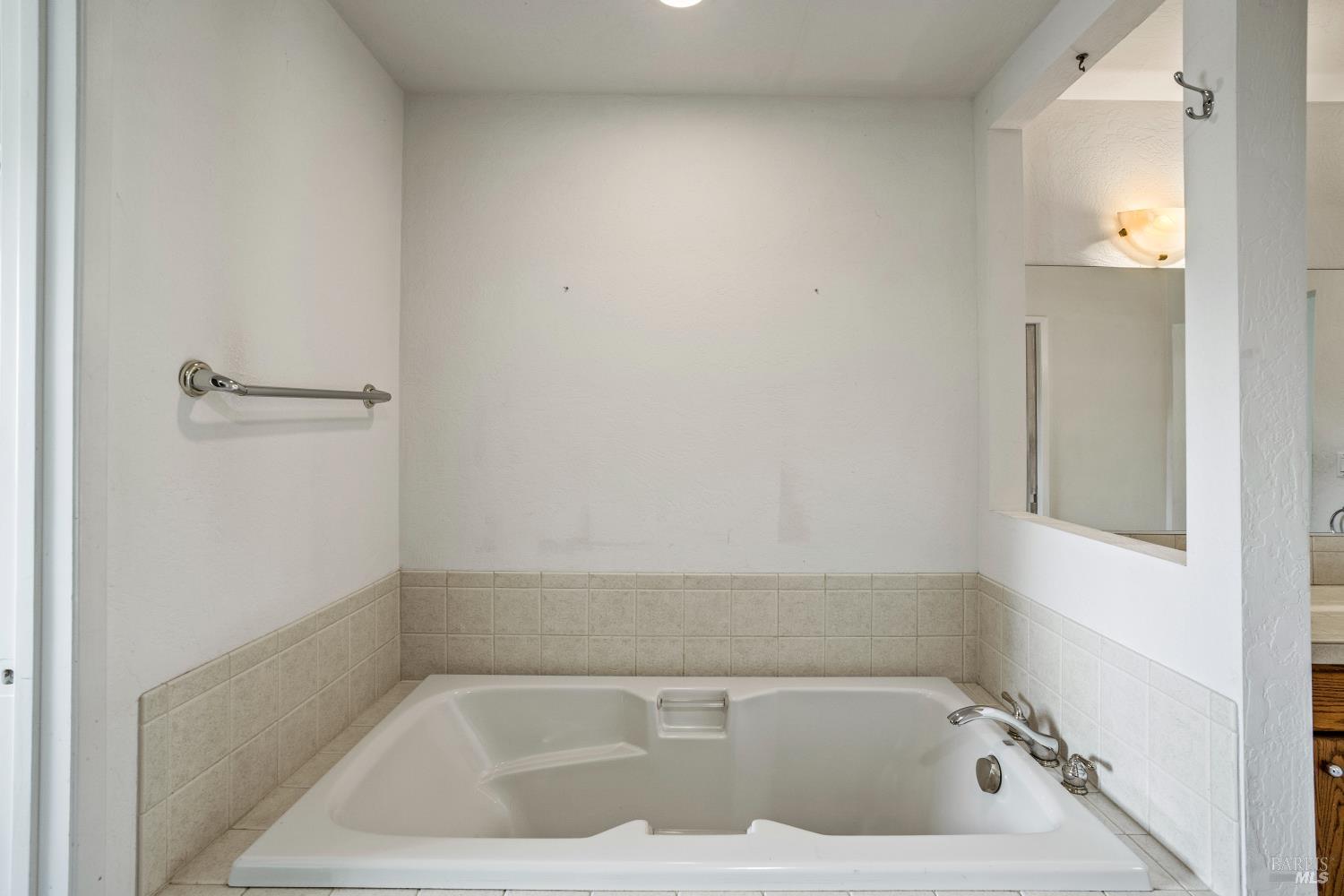 625-629 Hill Road Angwin, CA 94508 - Photo 18 of 64 a bathroom with a bathtub
