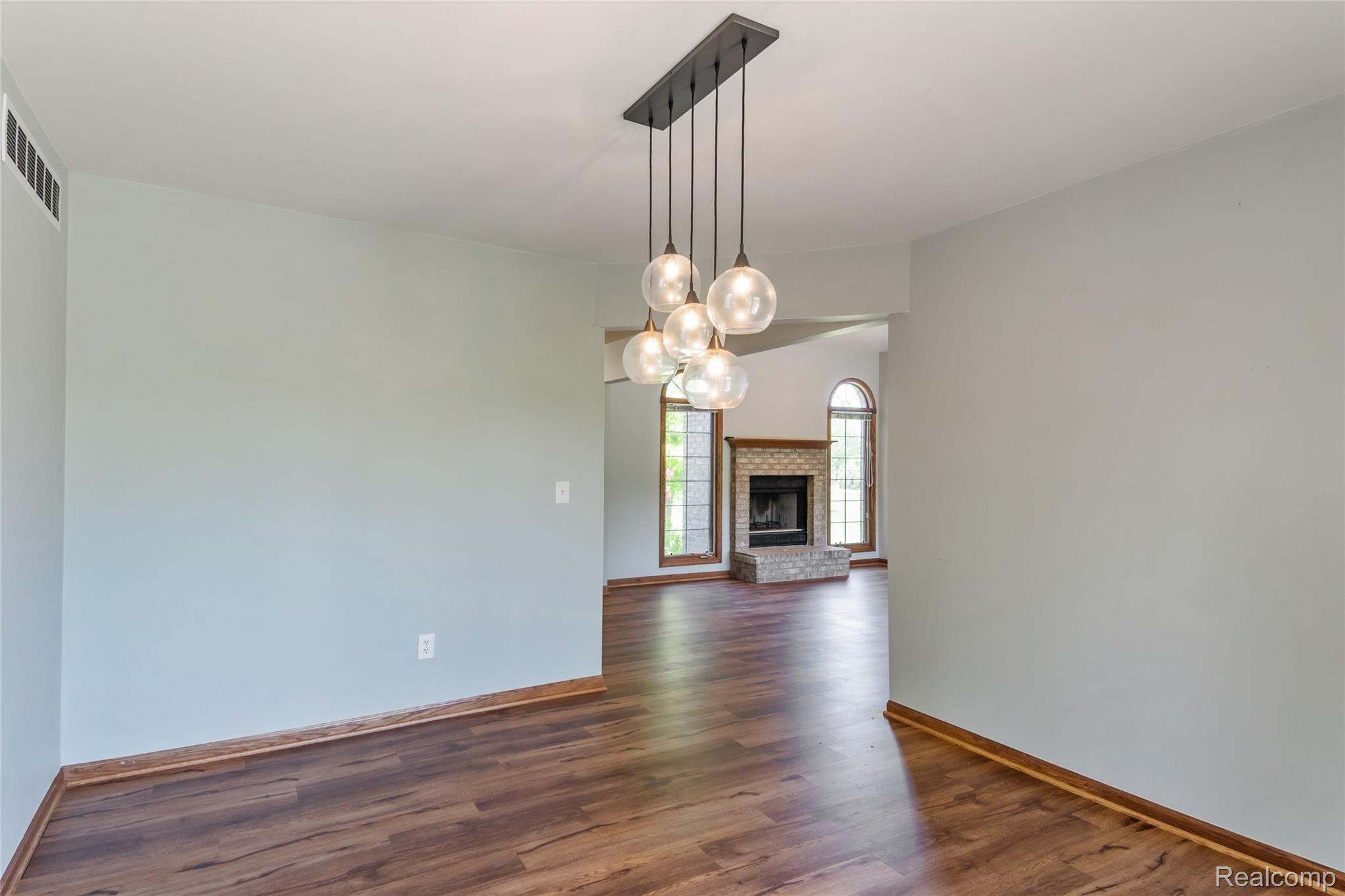 7304 Sanford Road Howell, MI 48855 - Photo 11 of 40 218C3DD2-C23B-4D97-8380-5CD5127C3591.jpeg