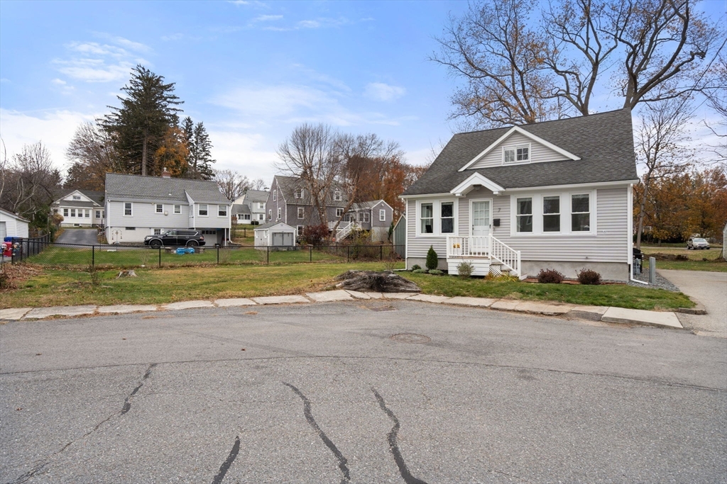 7 King Street Maynard, MA 01754 - Photo 3 of 38 Gallery Image 3