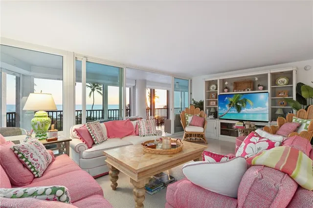 $2,900,000 | 4651 Gulf Shore Boulevard North, Unit 101, Naples, FL 34103