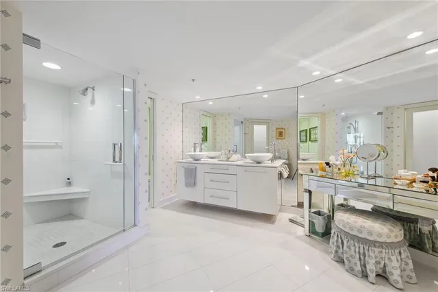 $2,900,000 | 4651 Gulf Shore Boulevard North, Unit 101, Naples, FL 34103