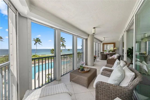 $2,900,000 | 4651 Gulf Shore Boulevard North, Unit 101, Naples, FL 34103