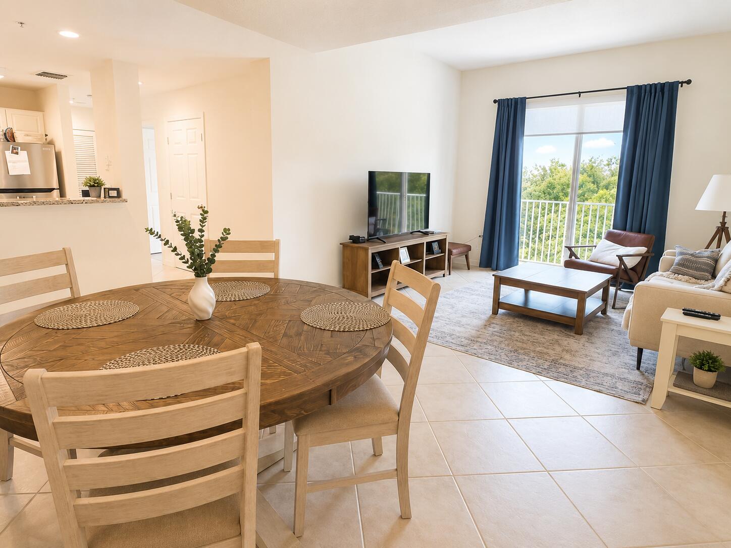 1209 Main Street, Unit 304 Jupiter, FL 33458 - Photo 5 of 15 living dining kitchen