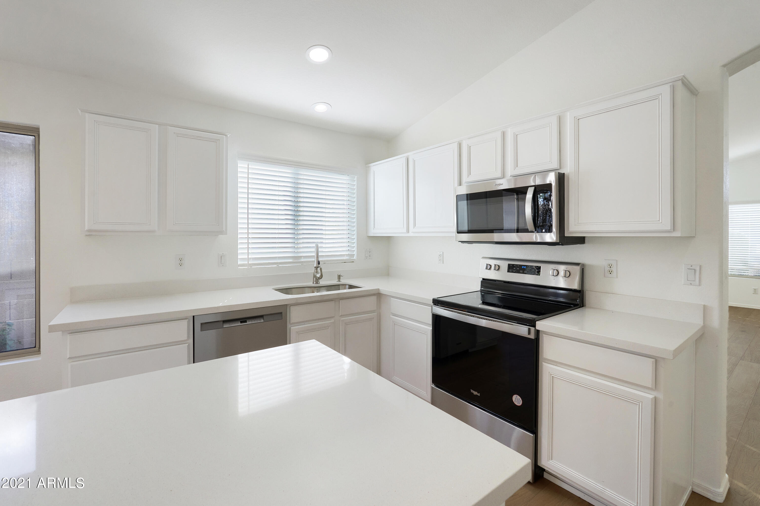 4414 East Rowel Road Phoenix, AZ 85050 - Photo 8 of 26 Kitchen