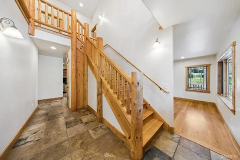 $980,000 | 1932 Apache Avenue, South Lake Tahoe, CA 96150