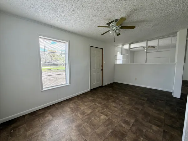 $625 | 1125 North Valderas Street, Unit A, Angleton, TX 77515