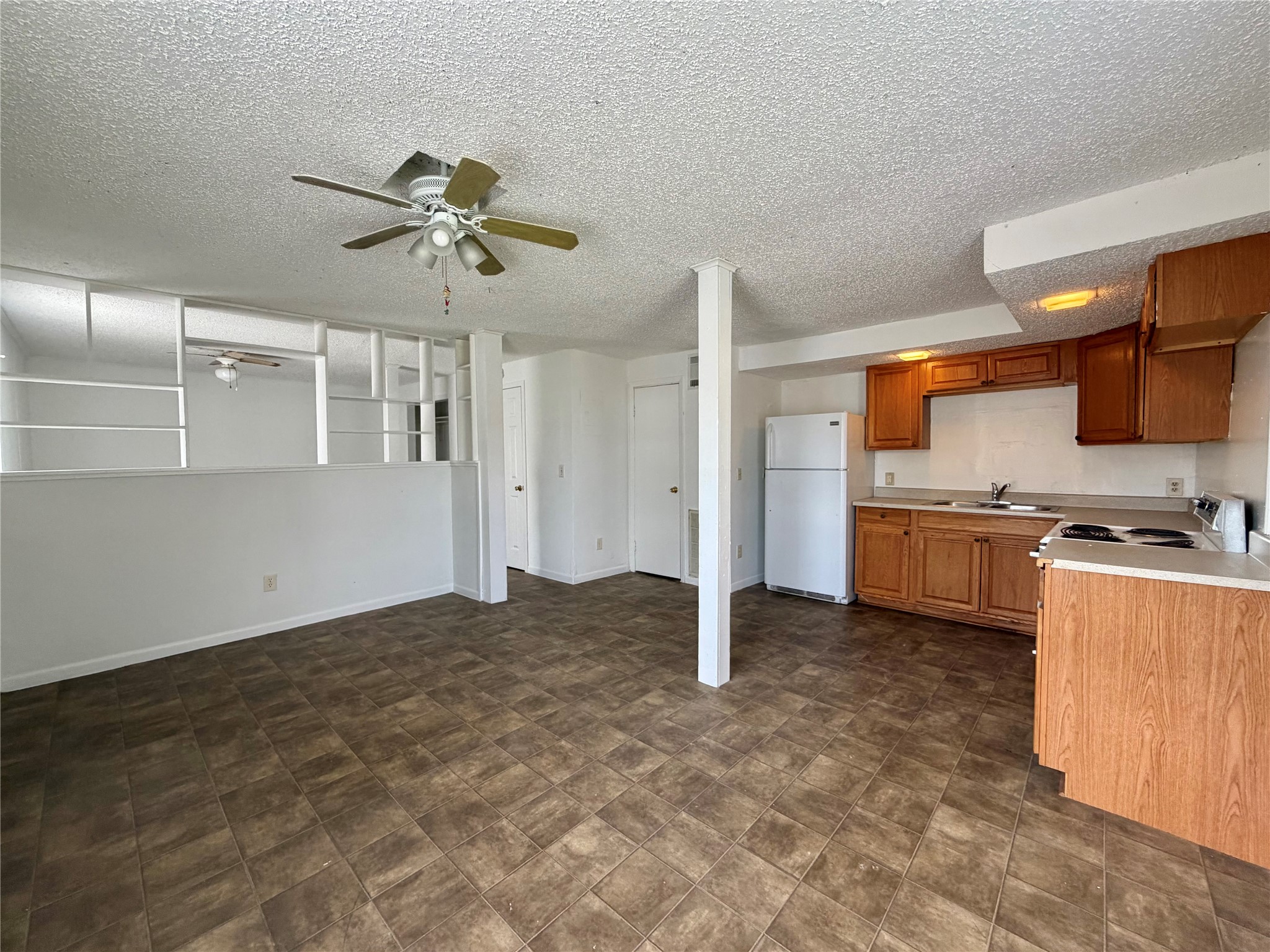 1125 North Valderas Street, Unit A Angleton, TX 77515 - Photo 5 of 10