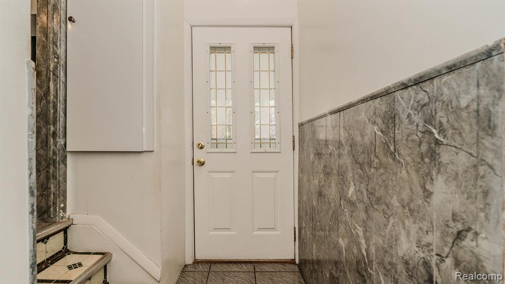 1295 Columbia Road Berkley, MI 48072 - Photo 15 of 53