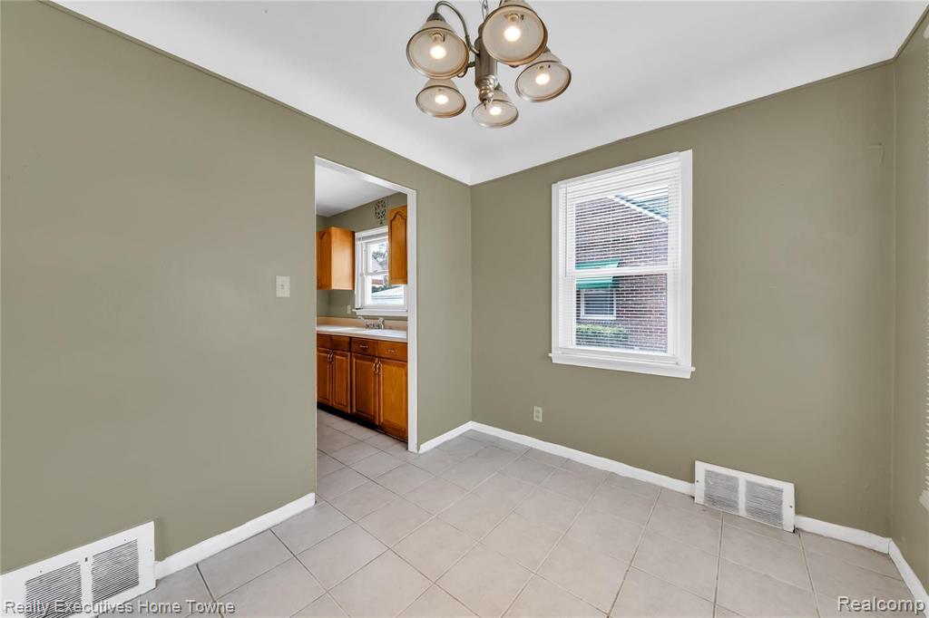 16544 Toepfer Drive Eastpointe, MI 48021 - Photo 13 of 31