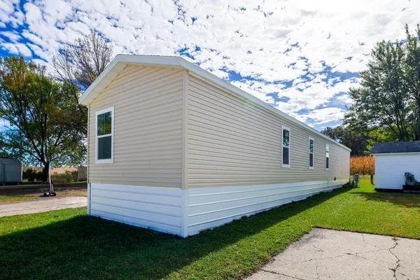 $99,900 | 378 Hillcrest Circle, Clarks Grove, MN 56016