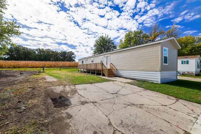 $99,900 | 378 Hillcrest Circle, Clarks Grove, MN 56016