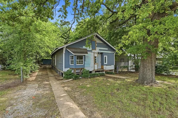 $139,999 | 829 West Walker Street, Denison, TX 75020