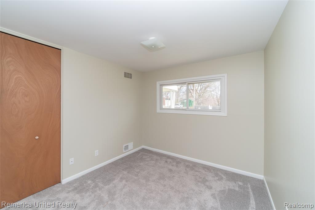 945 North Commerce Road Commerce Township, MI 48382 - Photo 26 of 59