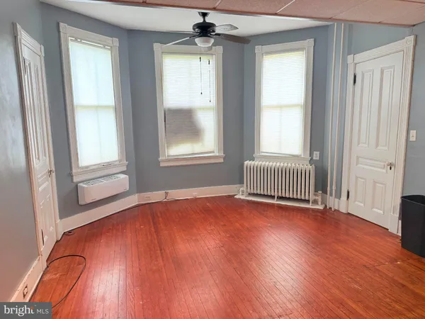 $1,000 | 128 North Queen Street, Unit 3, Chestertown, MD 21620