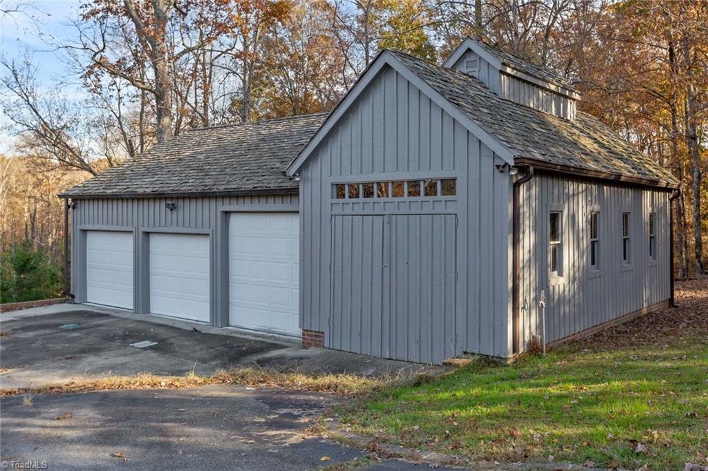 7422 Strader Road Summerfield, NC 27358 - Photo 8 of 30 Gallery Image 8