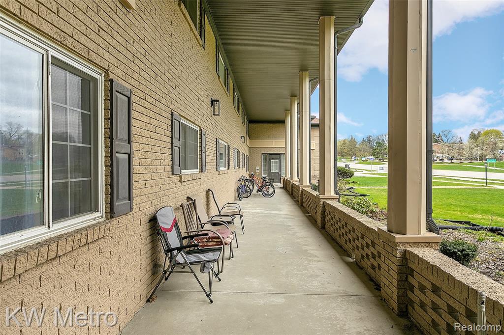 2309 Walton Boulevard, Unit 32 Rochester Hills, MI 48309 - Photo 2 of 27