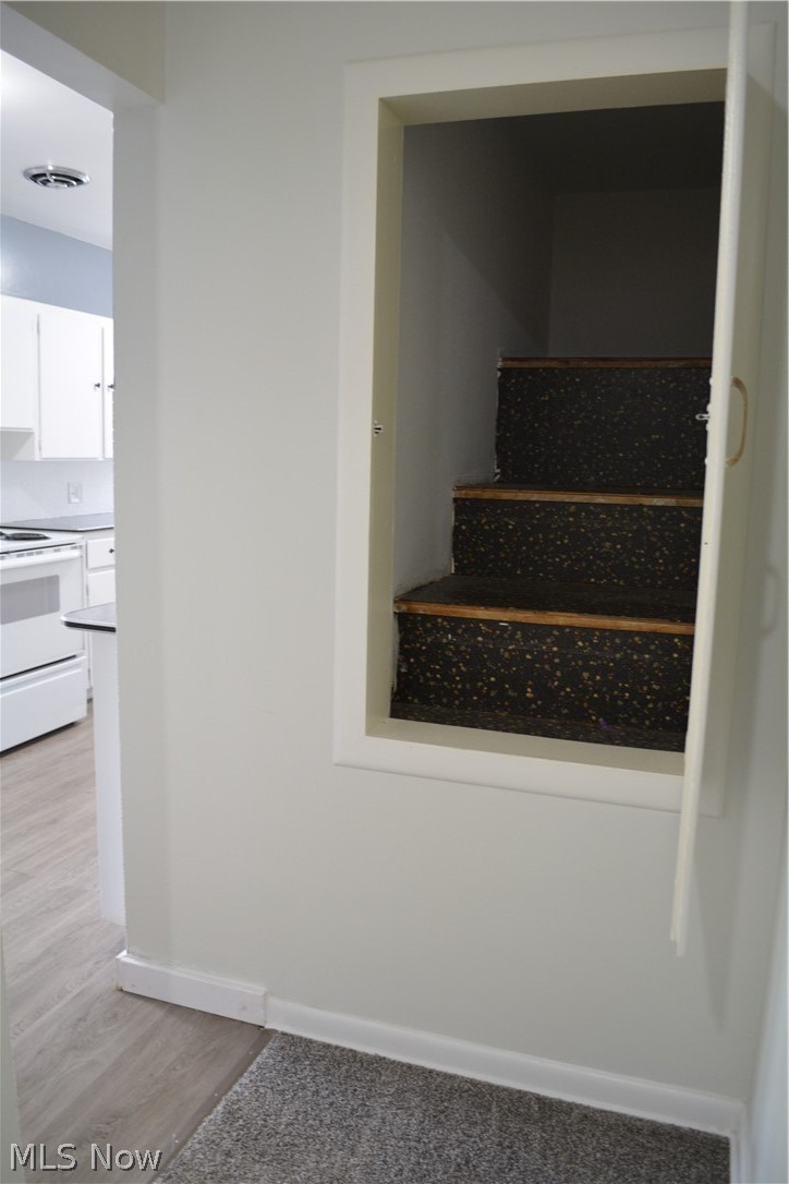 5674 Myers Road New Franklin, OH 44319 - Photo 8 of 26 Pantry for kitchen or storage area.