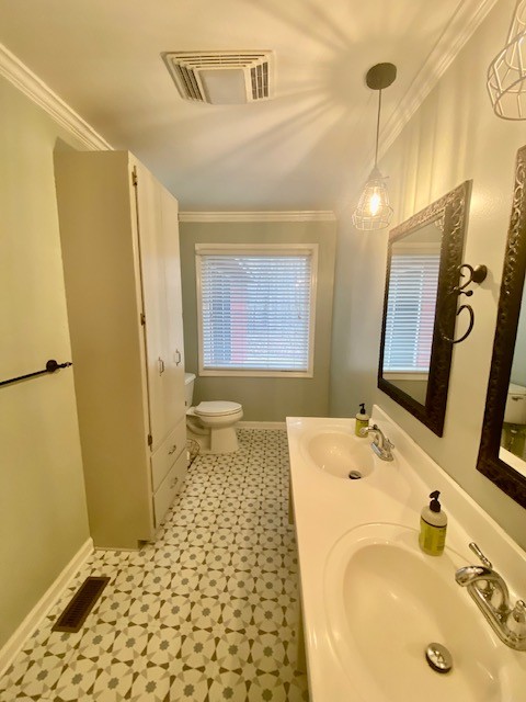 796 Dripping Springs Road Winchester, TN 37398 - Photo 24 of 34 a bathroom with a sink and a mirror