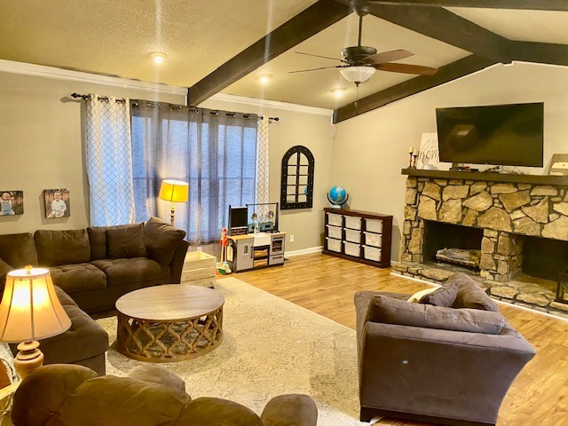 796 Dripping Springs Road Winchester, TN 37398 - Photo 4 of 34 a living room with furniture and a flat screen tv