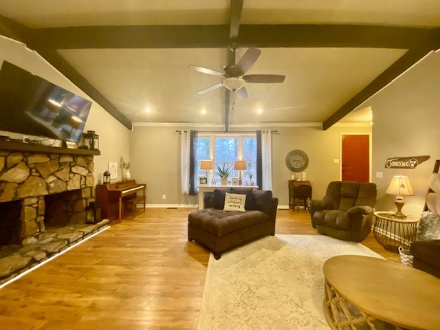796 Dripping Springs Road Winchester, TN 37398 - Photo 5 of 34 a living room with furniture and a flat screen tv