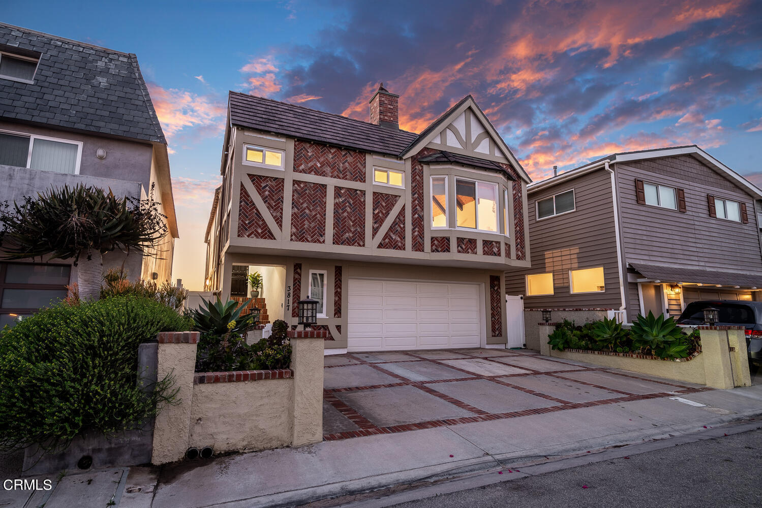 3817 Ocean Drive Oxnard, CA 93035 - Photo 5 of 51 a front view of house with a garden