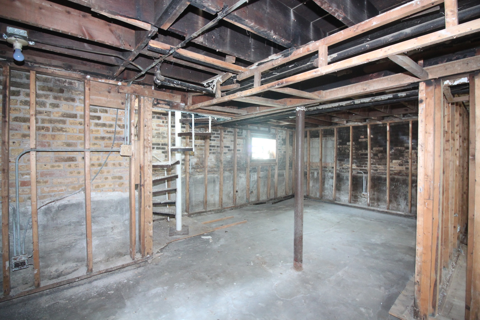 1824 Simpson Street Evanston, IL 60201 - Photo 10 of 13 Gallery Image 10