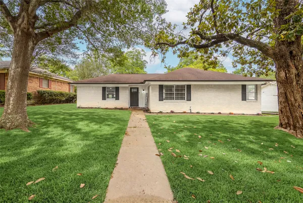 $305,000 | 2411 Airline Drive, Brenham, TX 77833
