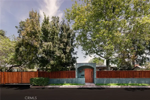 $2,295,000 | 5108 Strohm Avenue, Toluca Lake, CA 91601