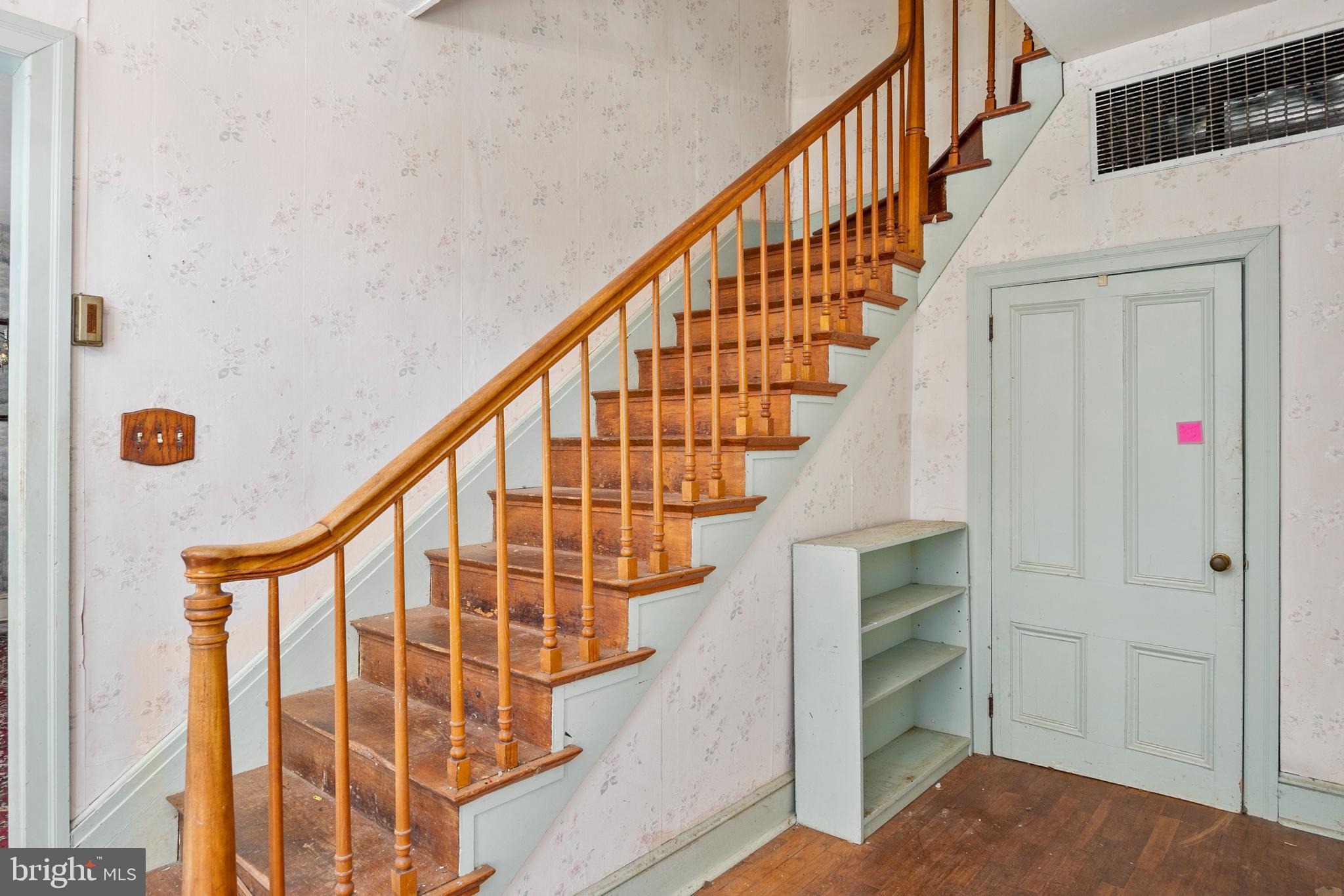 27320 Morgnec Road Chestertown, MD 21620 - Photo 10 of 24 Stairs in the main house