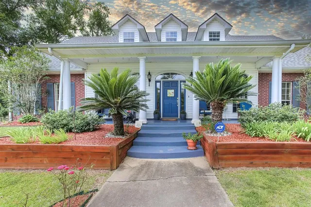 $460,000 | 2595 Bayou Circle, Sulphur, LA 70665