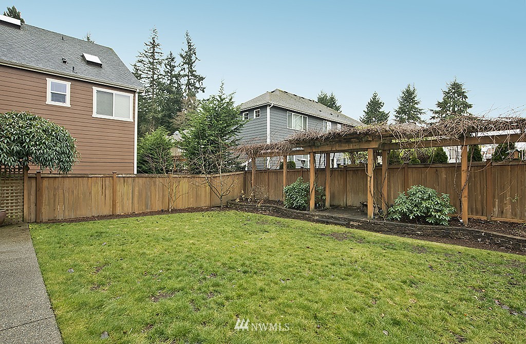 1819 Redmond Place Northeast Renton, WA 98056 - Photo 2 of 25 Gallery Image 2