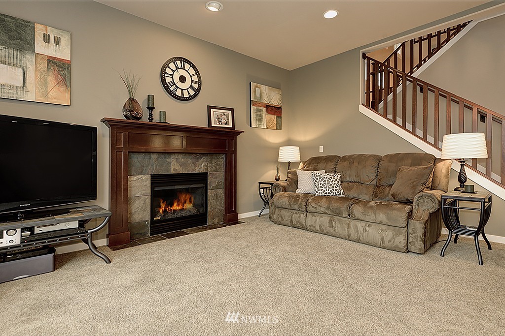 1819 Redmond Place Northeast Renton, WA 98056 - Photo 13 of 25 Gallery Image 13