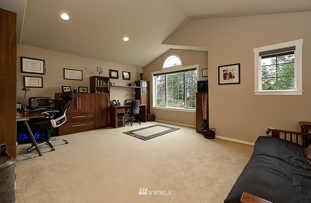 1819 Redmond Place Northeast Renton, WA 98056 - Photo 21 of 25 Gallery Image 21
