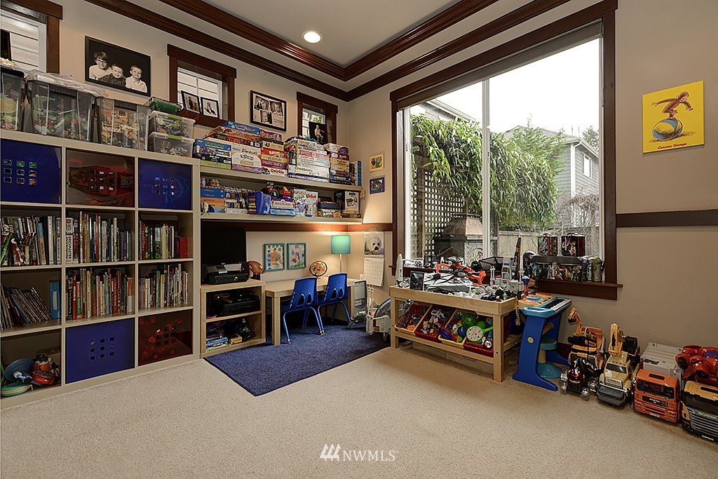 1819 Redmond Place Northeast Renton, WA 98056 - Photo 23 of 25 Gallery Image 23