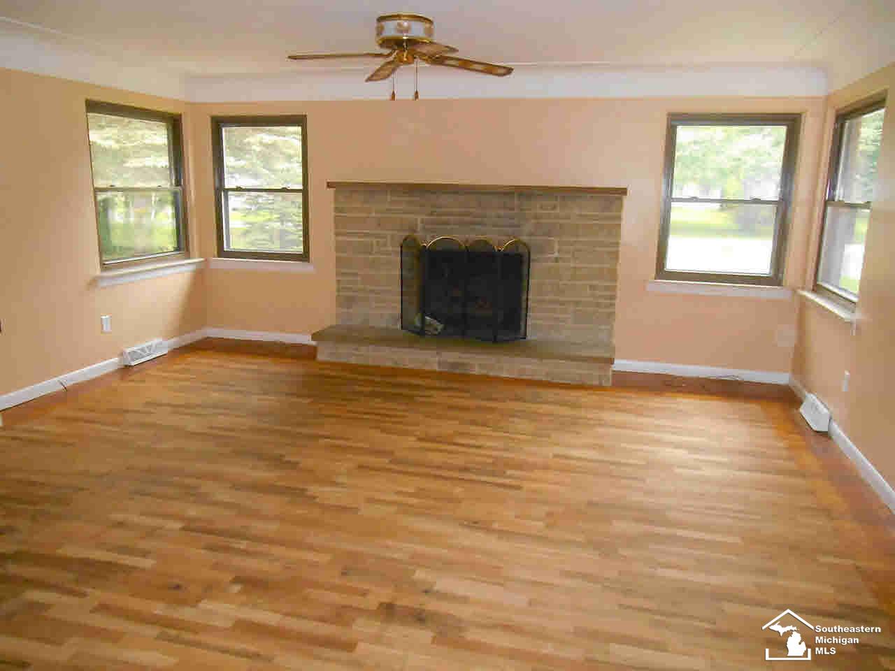 415 Ready Carleton, MI 48117 - Photo 6 of 15 WOODBURNING FP