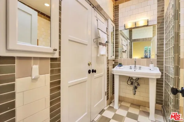 $1,150,000 | 1847 East Del Mar Boulevard, Pasadena, CA 91107