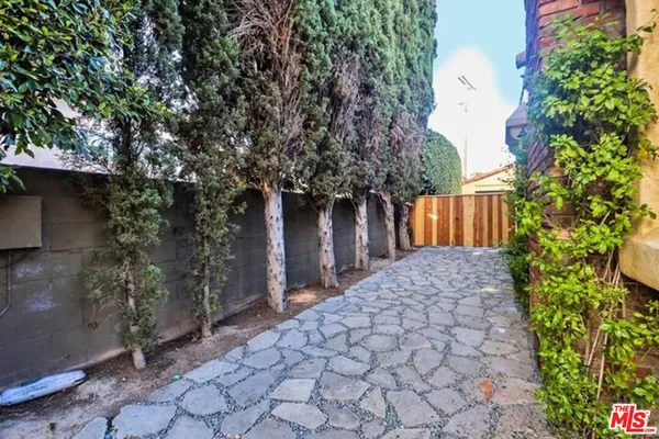 $1,150,000 | 1847 East Del Mar Boulevard, Pasadena, CA 91107
