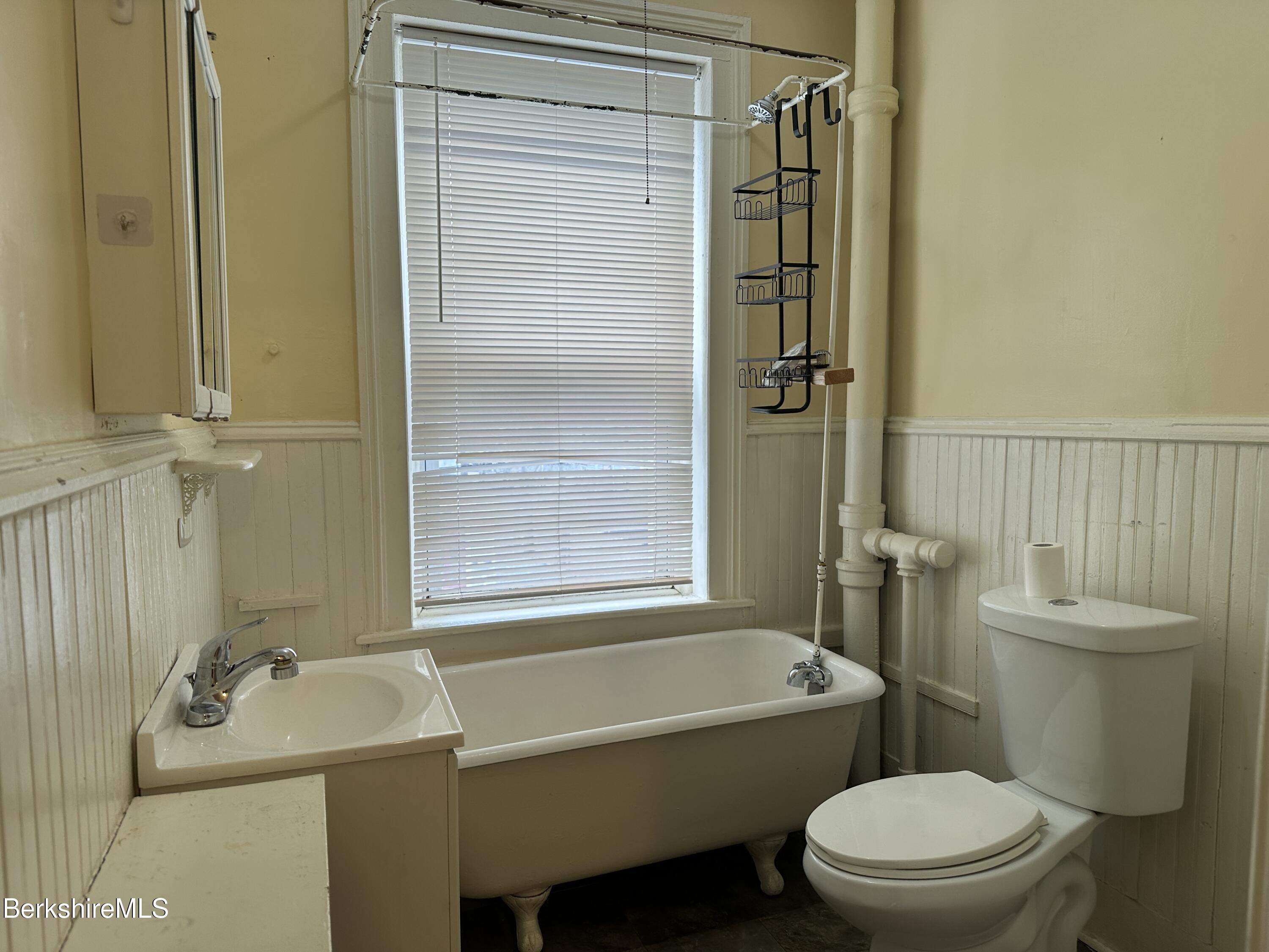 40 Reed Street Pittsfield, MA 01201 - Photo 18 of 28 44-3 Bathroom