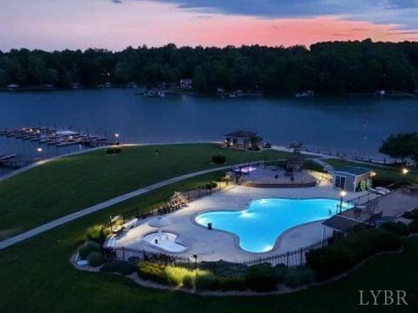 1273 Graves Harbor Trail, Unit 318 Huddleston, VA 24104 - Photo 3 of 21 a view of a swimming pool with lawn chairs under an umbrella