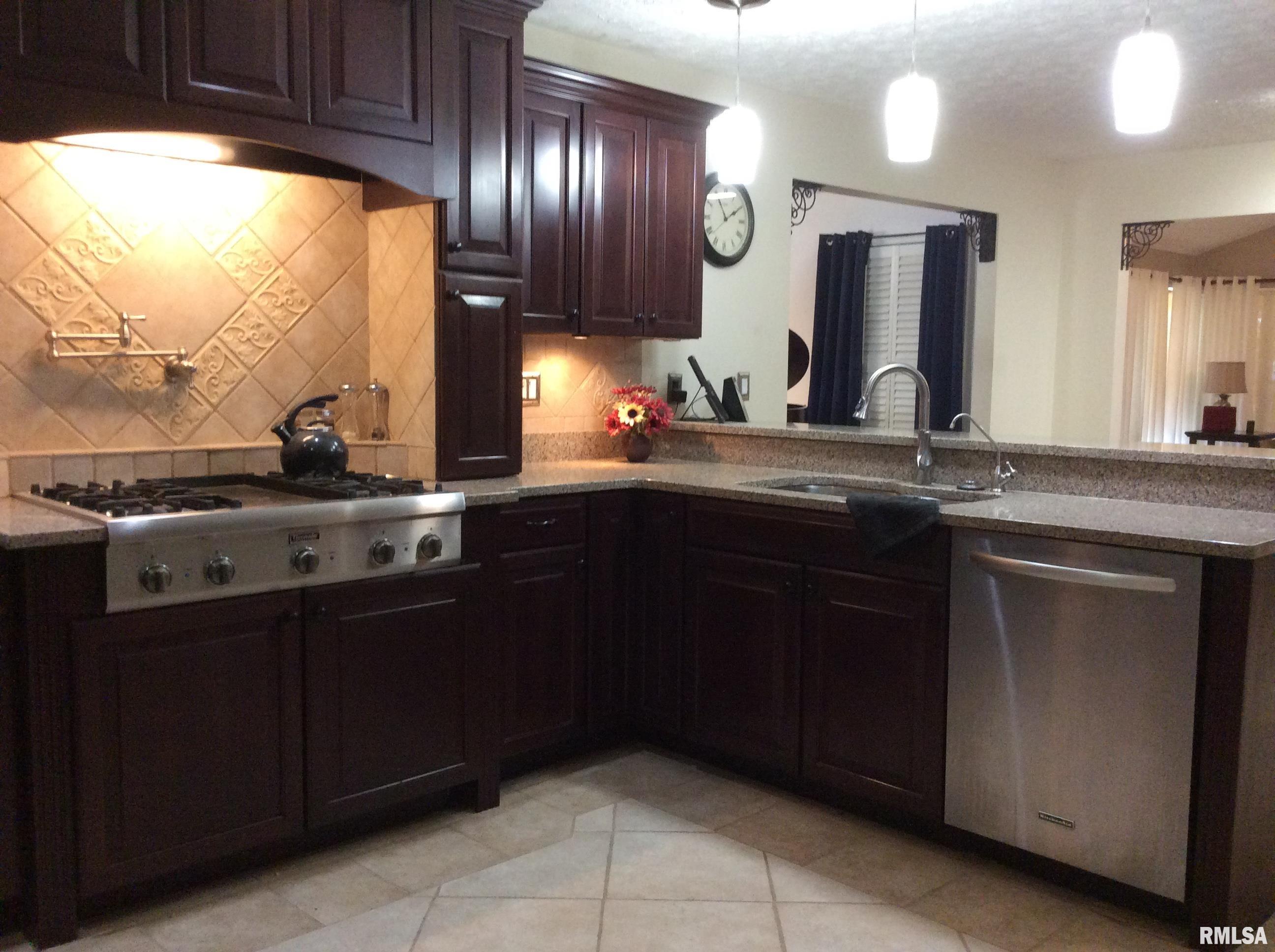 8 Hunters Ridge Drive Mount Vernon, IL 62864 - Photo 14 of 68
