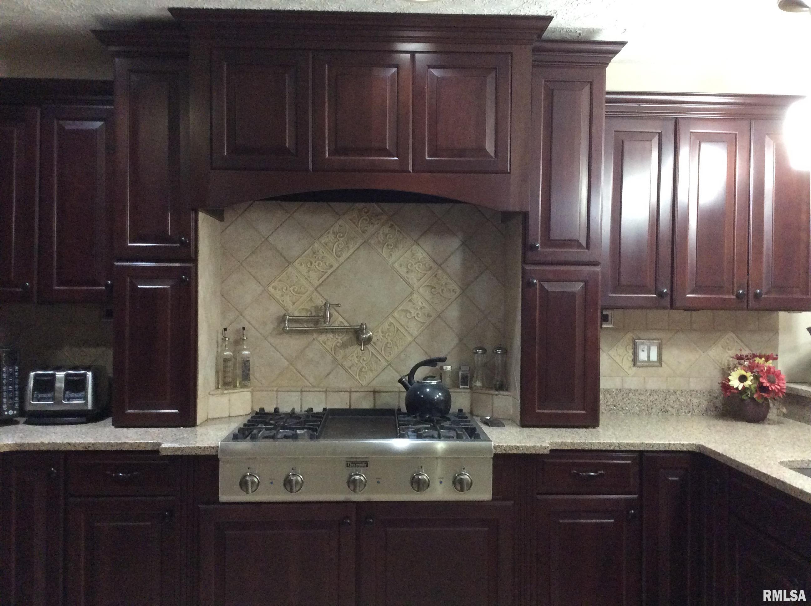 8 Hunters Ridge Drive Mount Vernon, IL 62864 - Photo 15 of 68