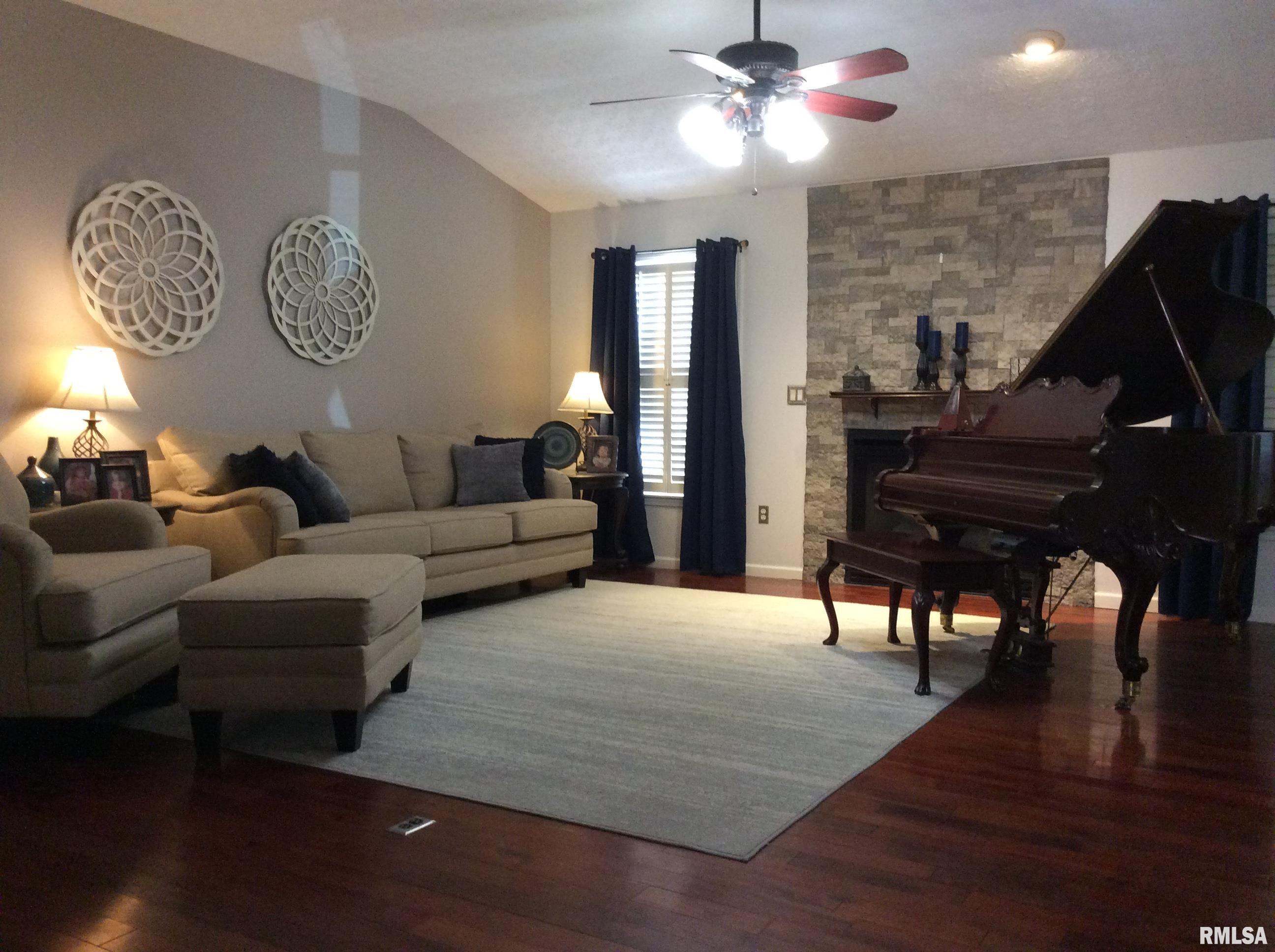 8 Hunters Ridge Drive Mount Vernon, IL 62864 - Photo 4 of 68