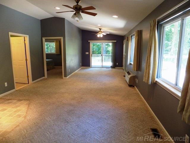 13254 Torrey Road Fenton, MI 48430 - Photo 9 of 37 31300984-8.JPG