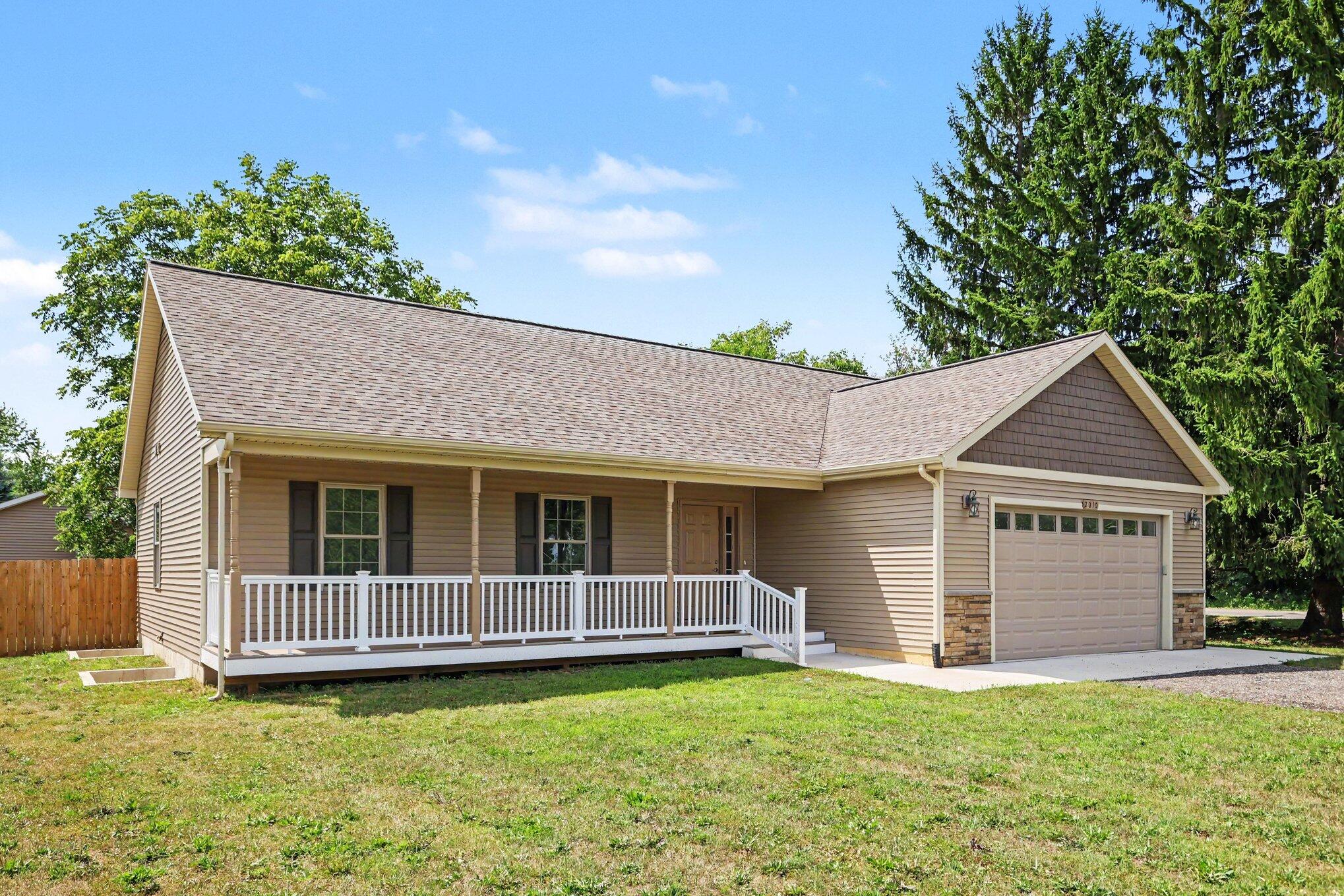2010 Wolf Lake Road Jackson, MI 49201 - Photo 3 of 34 003_file_1070