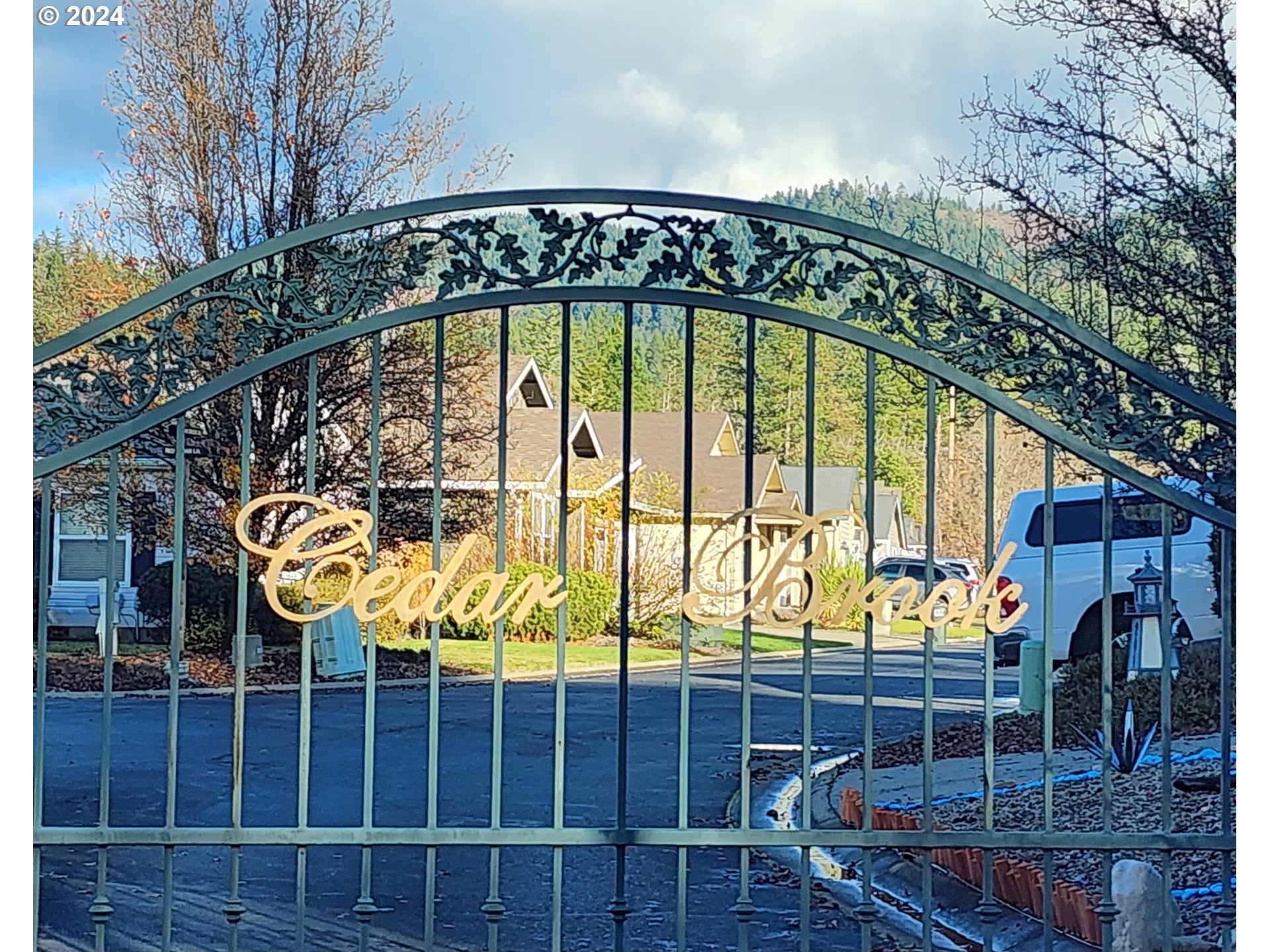 221 Cedar Ridge Drive Cave Junction, OR 97523 - Photo 3 of 6