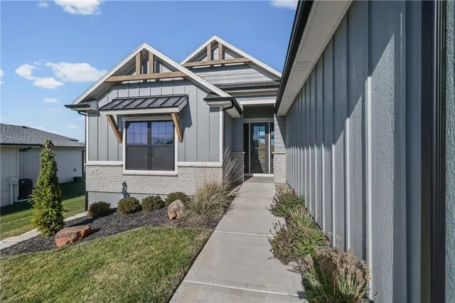 $699,900 | 1600 Southwest 27th Street, Lee's Summit, MO 64082